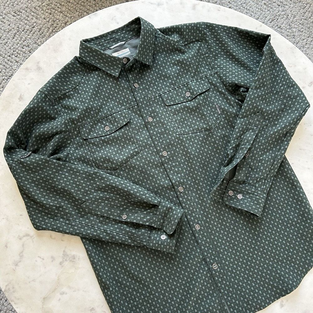 Columbia Omni Wick Work Mens M‎ Green Pine Tree Print Hiking fishing Camping